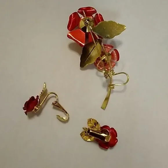 Set Vintage Earrings & Brooch